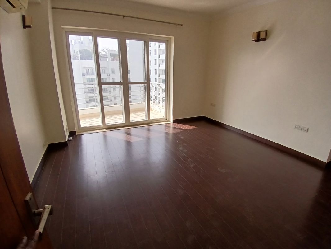 3 BHK + Pooja Room,Servant Room Apartment For Rent in Parsvnath Exotica