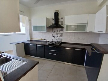 Kitchen in 3 BHK Apartment at Parsvnath Exotica, Sector 53 – for Rent