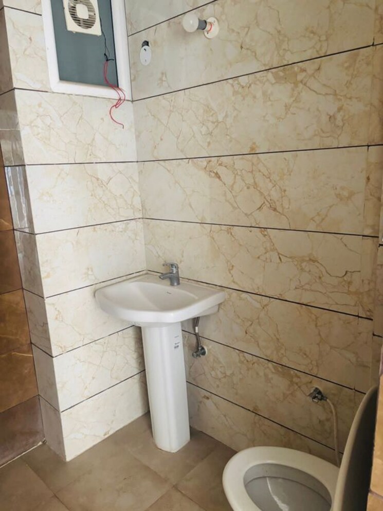 Bathroom, patiala road 3 Bedroom 1550 Sq.Ft. Builder Floor In Patiala Road Zirakpur 9748403