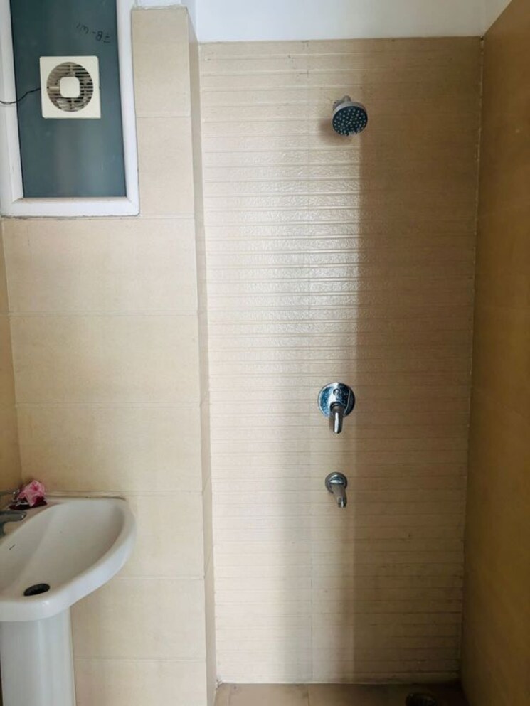 Bathroom, patiala road 3 Bedroom 1550 Sq.Ft. Builder Floor In Patiala Road Zirakpur 9748403