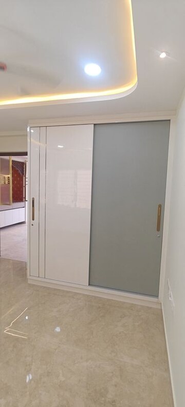 Room in 3 BHK Apartment at Aditya Empress Towers, Shaikpet – for Rent