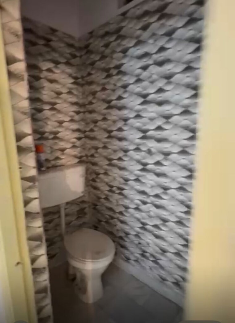 Bathroom, zakir nagar 3 Bedroom 750 Sq.Ft. Builder Floor In Zakir Nagar Delhi 9705756