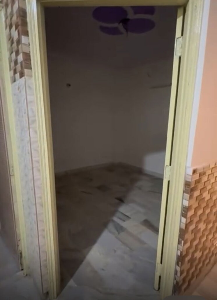 Room, zakir nagar 3 Bedroom 750 Sq.Ft. Builder Floor In Zakir Nagar Delhi 9705756