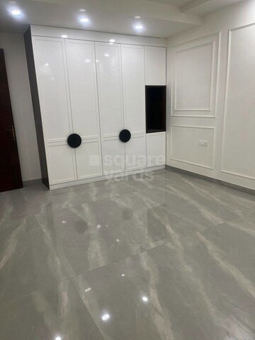 Room in 3 BHK Apartment at Arvind Center CHS, Santacruz East – for Sale