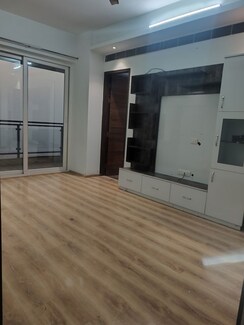 3 BHK Apartment For Sale in Mahagun Mezzaria