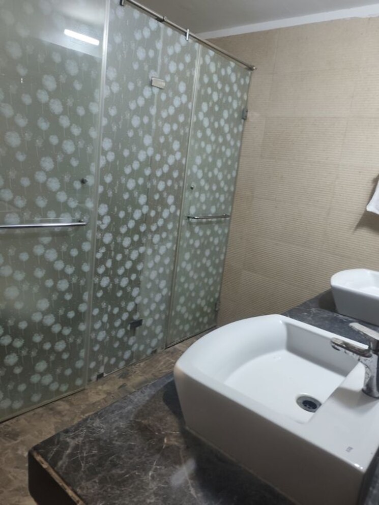 Bathroom, mahagun-mezzaria 3 Bedroom 2500 Sq.Ft. Apartment In Sector 78 Noida 9748456