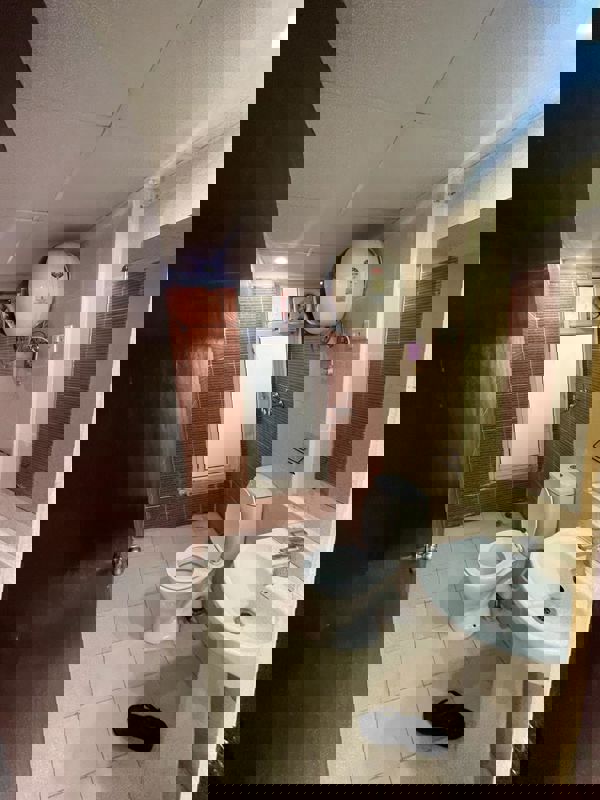 Bathroom, palam vihar 3 Bedroom 1545 Sq.Ft. Builder Floor In Palam Vihar Delhi 9748582