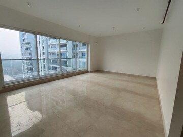 Room in 4 BHK Apartment at Sheth Avalon, Laxmi Nagar – for Rent