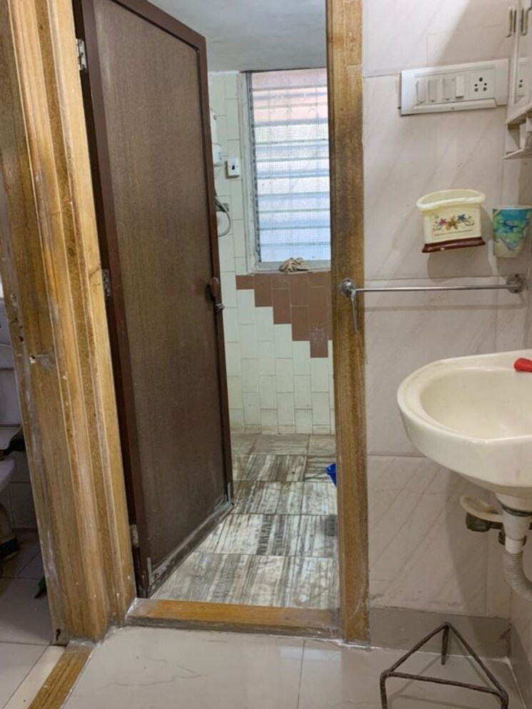 Bathroom, om-rishikesh-chs 1 Bedroom 415 Sq.Ft. Apartment In Borivali West Mumbai 9748721