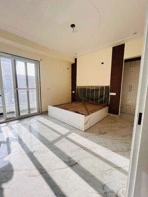Room in 1 BHK Builder Floor at Sector 31 – for Rent