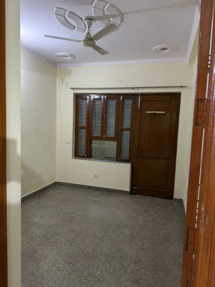 Room, sector 47 3 Bedroom 1750 Sq.Ft. Builder Floor In Sector 47 Gurgaon 9748887