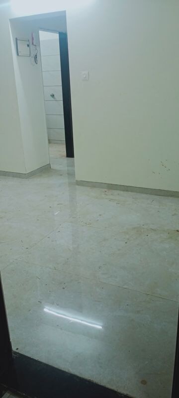 Room in 1 BHK Apartment at Bindra Complex, Andheri East – for Rent