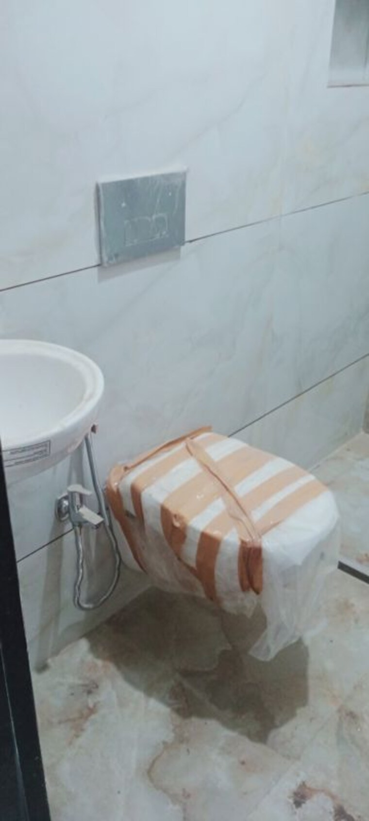 Bathroom, bindra-complex 1 Bedroom 640 Sq.Ft. Apartment In Andheri East Mumbai 9748894