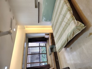 Bedroom in 2 BHK Apartment at Gardenia Apartment Khar West, Khar West – for Rent