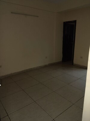 Room in 2.5 BHK Builder Floor at Wave Prime Floors, Wave City – for Rent