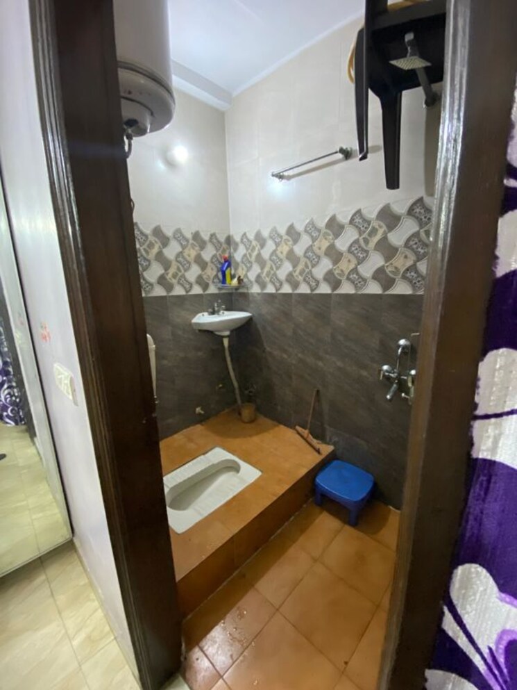 Bathroom, govindpuri 2 Bedroom 900 Sq.Ft. Builder Floor In Govindpuri Delhi 9749017