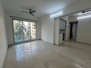 Room in 3.5 BHK Apartment at Juhu Gulmohar CHS, Vile Parle West – for Rent