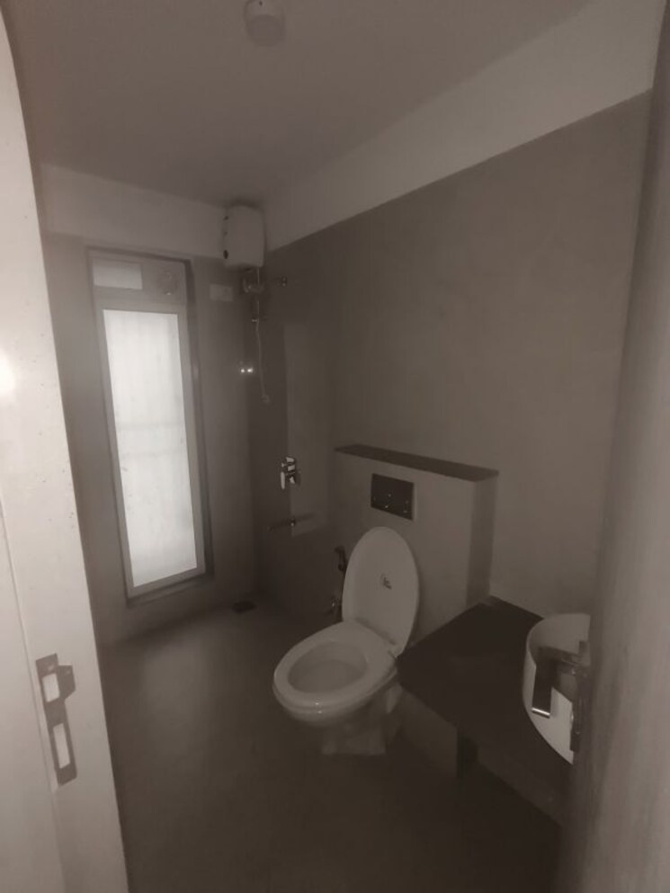 Bathroom, juhu-gulmohar-chs 3.5 Bedroom 1350 Sq.Ft. Apartment In Vile Parle West Mumbai 9749041