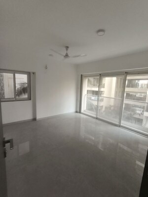 Room in 3.5 BHK Apartment at Juhu Gulmohar CHS, Vile Parle West – for Rent