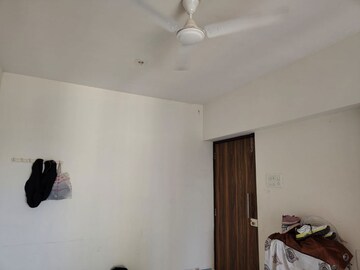 Room in 2 BHK Apartment at Fiama Residency, Thane West – for Rent