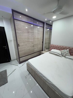 Room in 2 BHK Apartment at RNA NG Eclat, Andheri West – for Rent