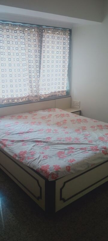 Bedroom in 2 BHK Apartment at Takshila CHS, Andheri East – for Rent