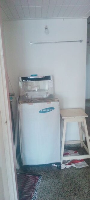 Furnished Amenities in 2 BHK Apartment at Takshila CHS, Andheri East – for Rent