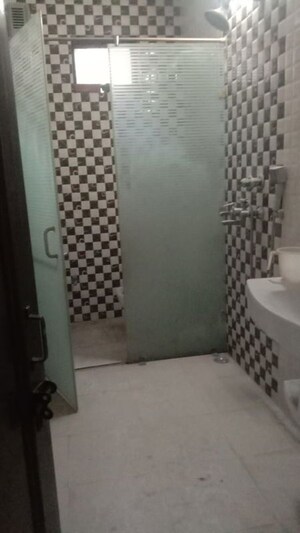 Bathroom in 3 BHK Builder Floor at Kavi Nagar Block B – for Sale