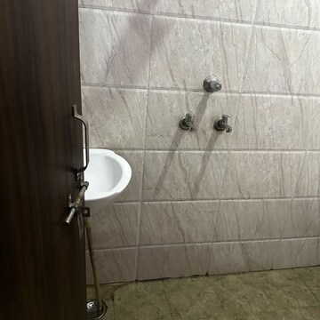 Bathroom in 1 RK Builder Floor at JMD The Park Way, Islampur – for Rent