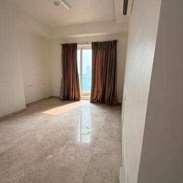 Room in 3 BHK Apartment at Indiabulls Blu Tower A, Worli – for Rent