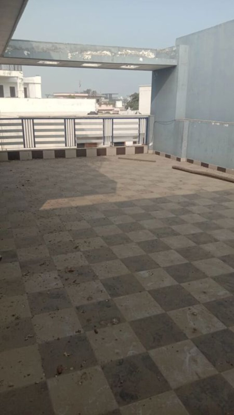  Parking, raj nagar 5 Bedroom 170 Sq.Yd. Builder Floor In Raj Nagar Ghaziabad 9749460