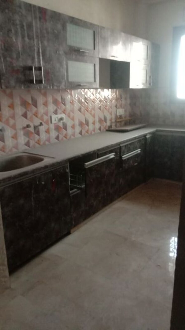 Kitchen, raj nagar 5 Bedroom 170 Sq.Yd. Builder Floor In Raj Nagar Ghaziabad 9749460