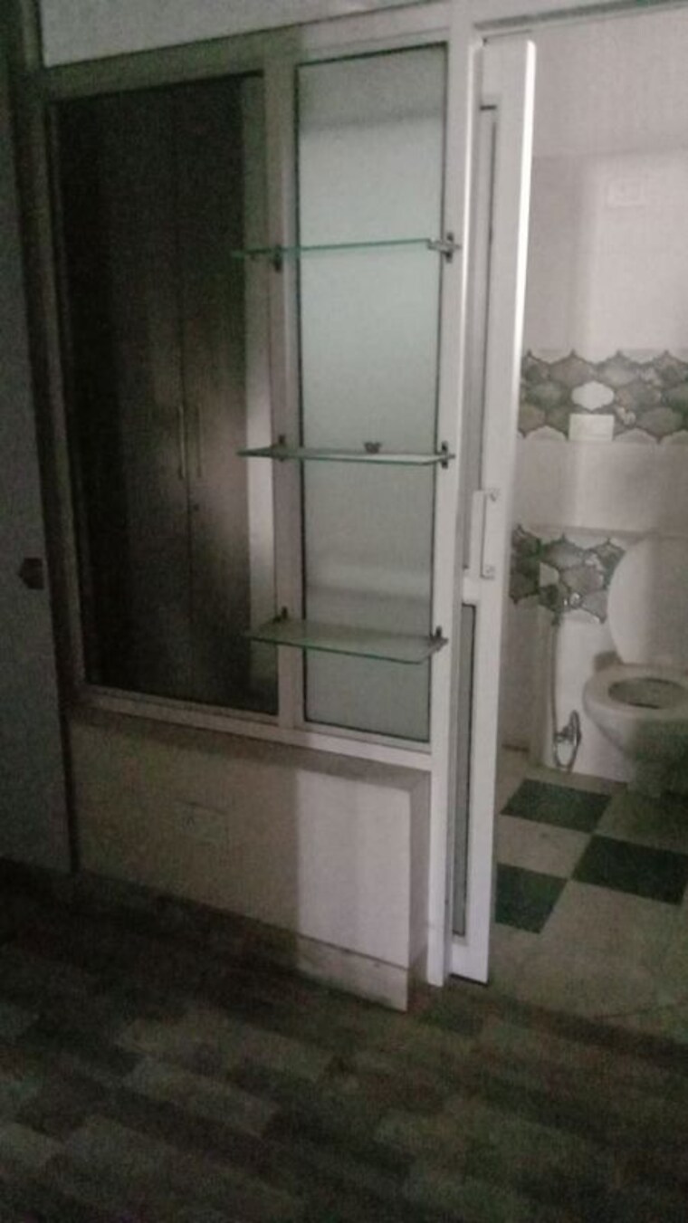 Bathroom, raj nagar 5 Bedroom 170 Sq.Yd. Builder Floor In Raj Nagar Ghaziabad 9749460