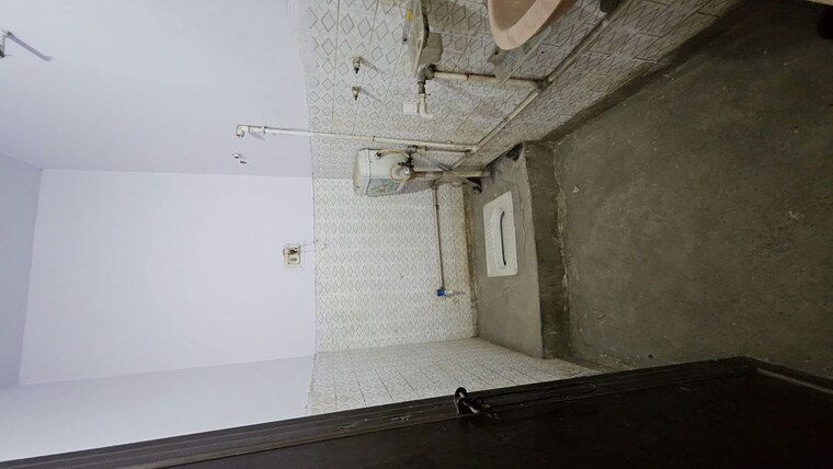 Bathroom, dilshad colony 2 Bedroom 800 Sq.Ft. Apartment In Dilshad Colony Delhi 9749468