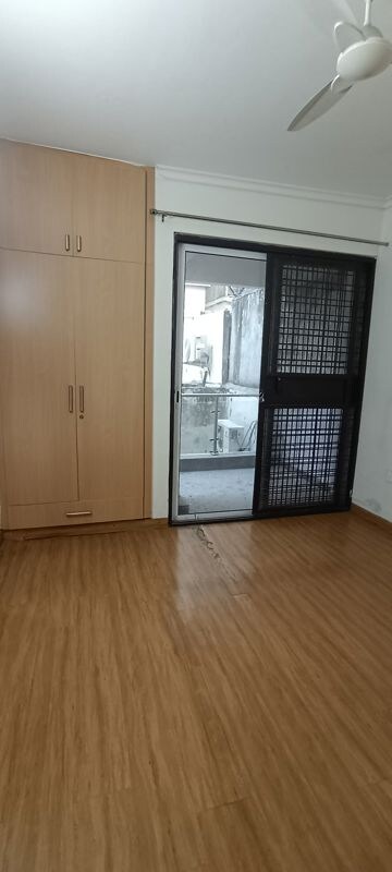 Room in 3 BHK Builder Floor at Ansal API Esencia, Sector 67 – for Rent