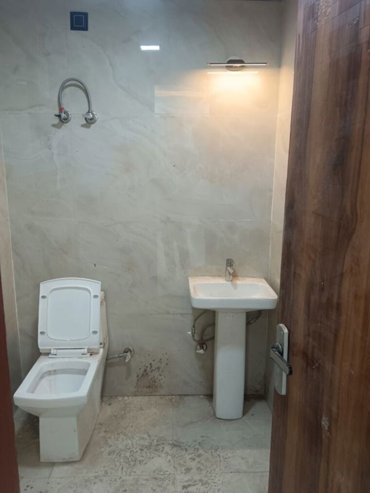 Bathroom, saket 2 Bedroom 850 Sq.Ft. Builder Floor In Saket Delhi 9749484