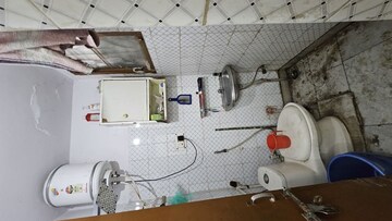 Attached Bathroom in 2 BHK Builder Floor at Dilshad Colony – for Sale