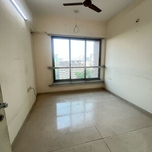 Room in 2.5 BHK Apartment at Kalpataru Towers, Defence Colony – for Rent