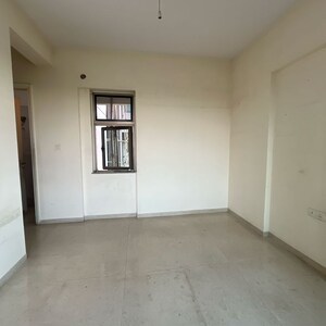 Room in 2.5 BHK Apartment at Kalpataru Towers, Defence Colony – for Rent