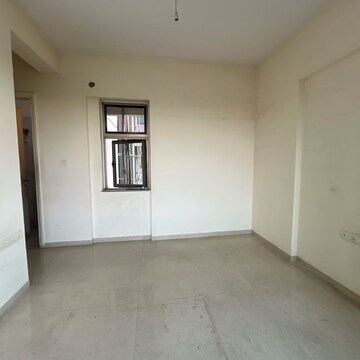 Room in 2.5 BHK Apartment at Kalpataru Towers, Defence Colony – for Rent