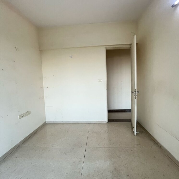 Room, kalpataru-towers 2.5 Bedroom 900 Sq.Ft. Apartment In Defence Colony Mumbai 9749508