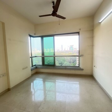 Room in 2.5 BHK Apartment at Kalpataru Towers, Defence Colony – for Rent
