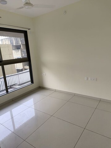 Bedroom in 1.5 BHK Apartment at Chandak 34 Park Estate, Goregaon West – for Rent