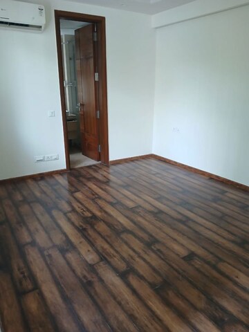 Room in 3 BHK Builder Floor at Greater Kailash I – for Rent