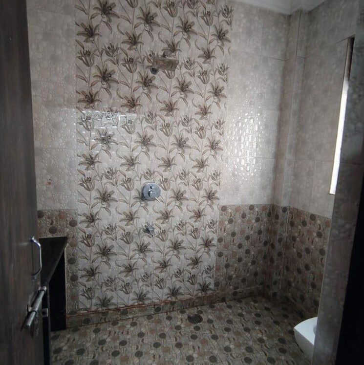 Bathroom, huda-staff-colony 1 Bedroom 100 Sq.Yd. Builder Floor In Durga Colony Gurgaon 9749546