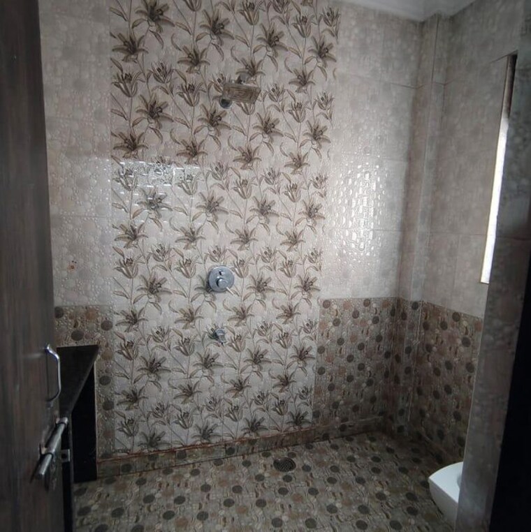 Bathroom, huda-staff-colony 1 Bedroom 100 Sq.Yd. Builder Floor In Durga Colony Gurgaon 9749546