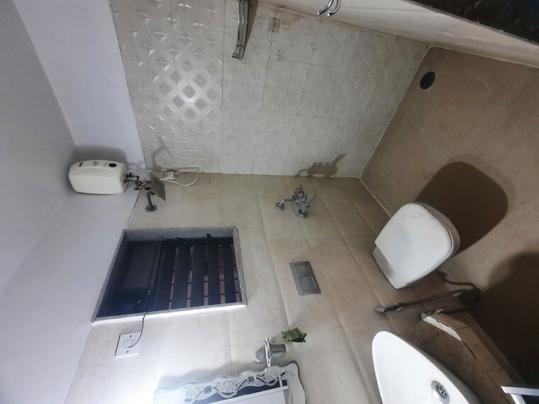 Bathroom, raunak-unnathi-woods-phase-4-and-5 2 Bedroom 570 Sq.Ft. Apartment In Ghodbunder Road Thane 9749547
