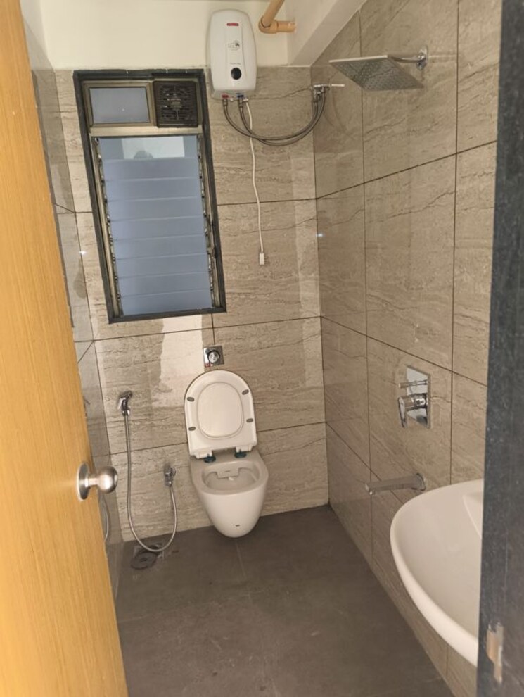 Bathroom, chandak-34-park-estate 2 Bedroom 725 Sq.Ft. Apartment In Goregaon West Mumbai 9749531
