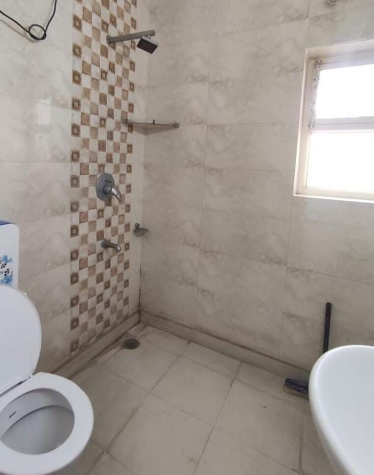 Bathroom, vasant kunj 2.5 Bedroom 1500 Sq.Ft. Apartment In Vasant Kunj Delhi 9749561