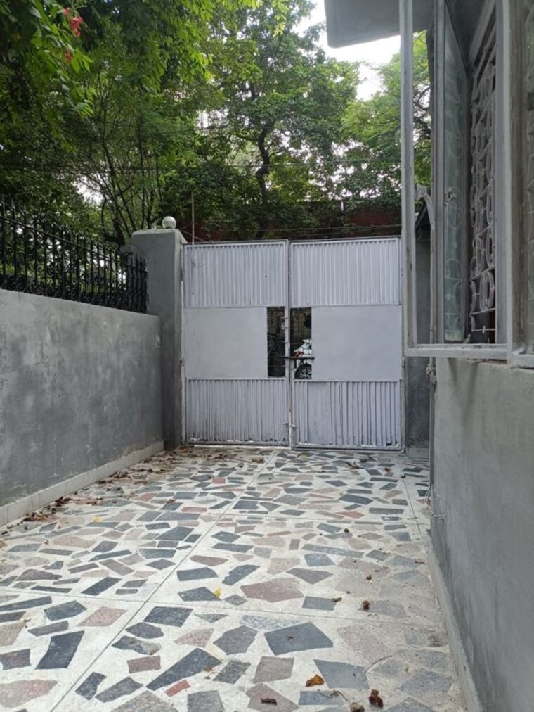 Balcony, mayur vihar 3.5 Bedroom 1250 Sq.Ft. Apartment In Mayur Vihar Delhi 9749570